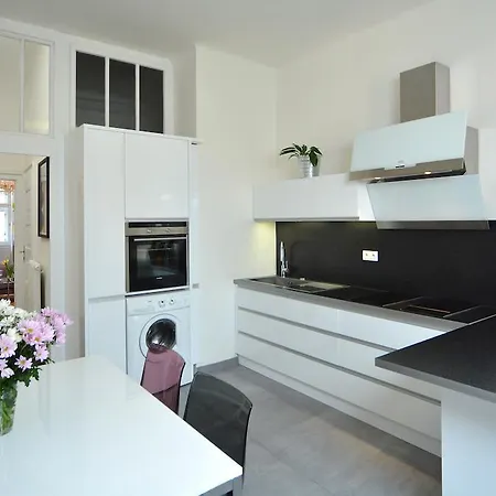 Old Jewish Cemetery View Apartment