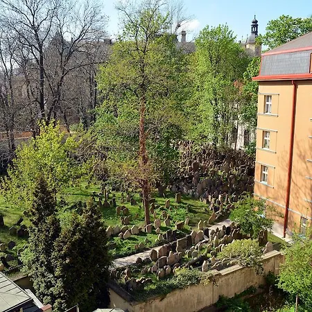 Old Jewish Cemetery View 公寓